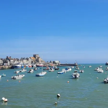 6/7 Personnes, à 900 M De La *