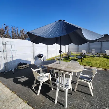 6/7 Personnes, à 900 M De La