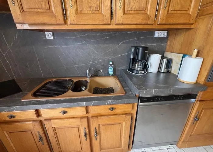 Holiday home Refuge Familial Pres De La - Jardin & Parking Reville